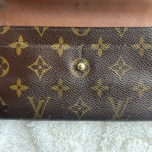 Authentic Louis Vuitton Monogram Sara Wallet